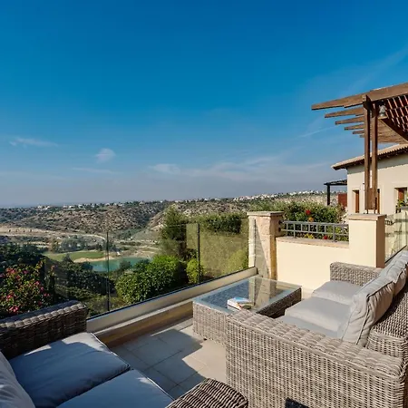 3 Bedroom Lania With Private Pool And Wonderful Sea Views, Aphrodite Hills Villa Kouklia