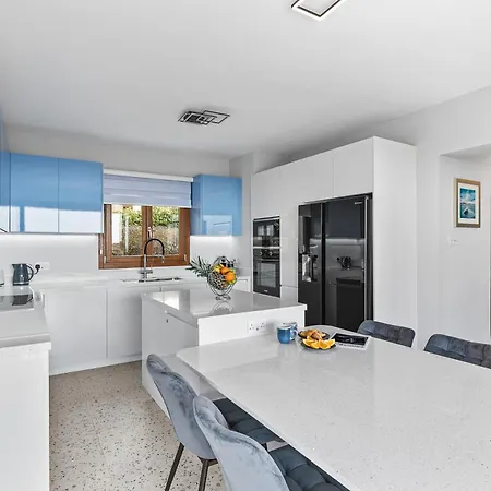 3 Bedroom Lania With Private Pool And Wonderful Sea Views, Aphrodite Hills Villa